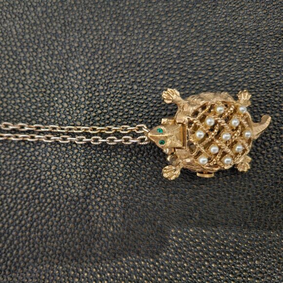 TURTLE PENDANT WITH PEARLS & GREEN STONE EYES, ENDURA ROMAN NUMERAL WATCH & PIN - Picture 5 of 16